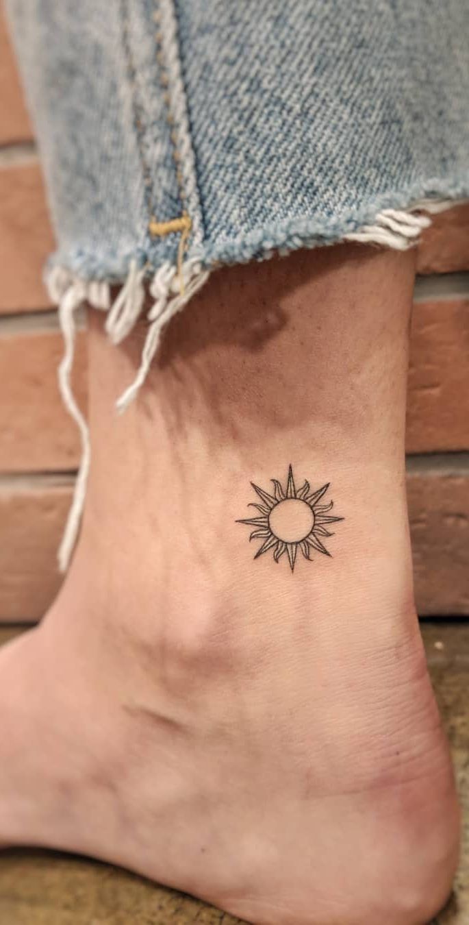 30+ Hot and Bright Sun Tattoo Ideas 2019 - Page 26 of 32 - hairstylesofwomens. com
