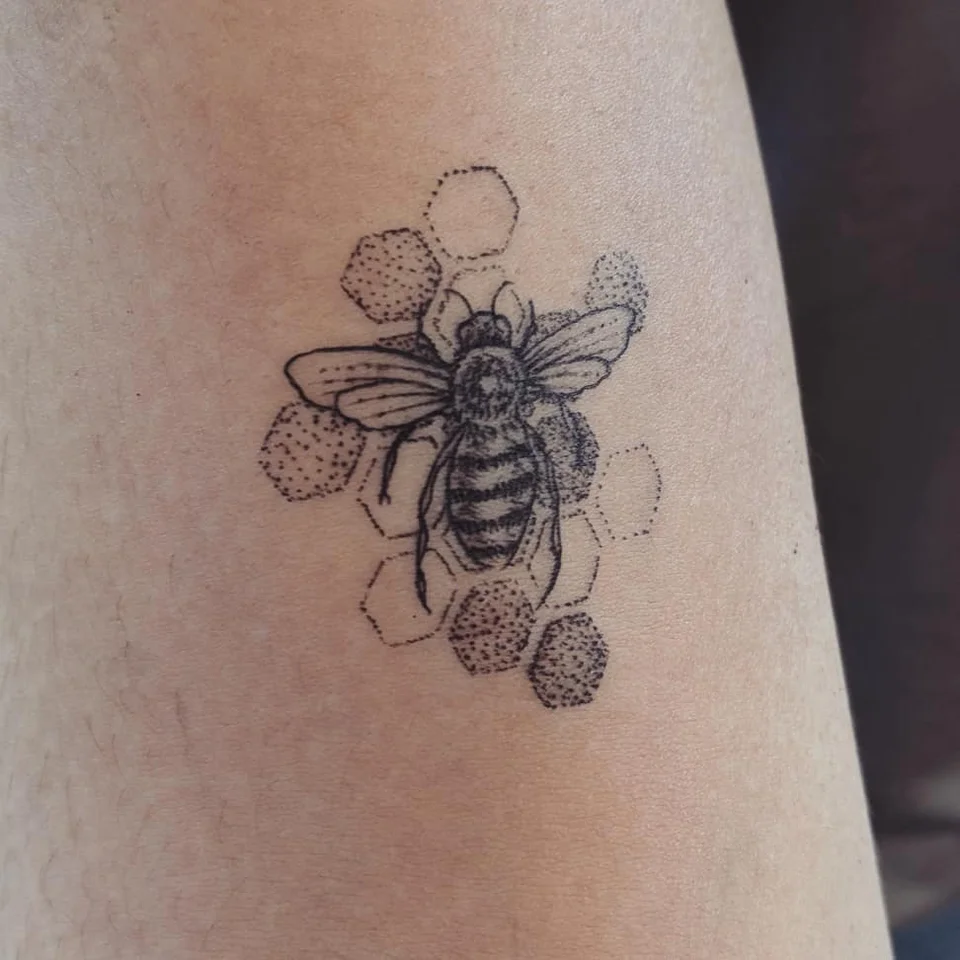 Reposting from /r/tattoos my bee-utiful Honey Bee tattoo done by Andrew Trueman @ Flowx Tattoo | London, Ontario, CanadA